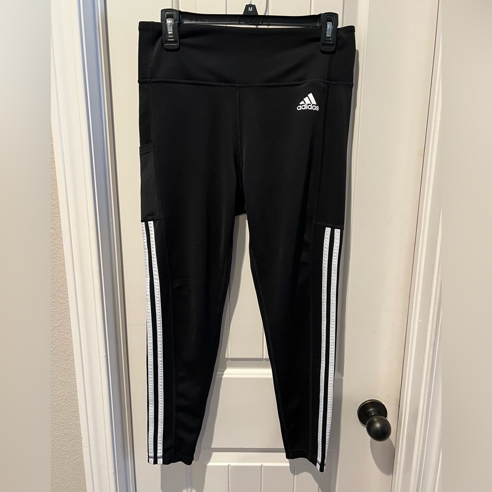 Adidas women’s Black white Athletic Bottoms leggings sz large L with pocket